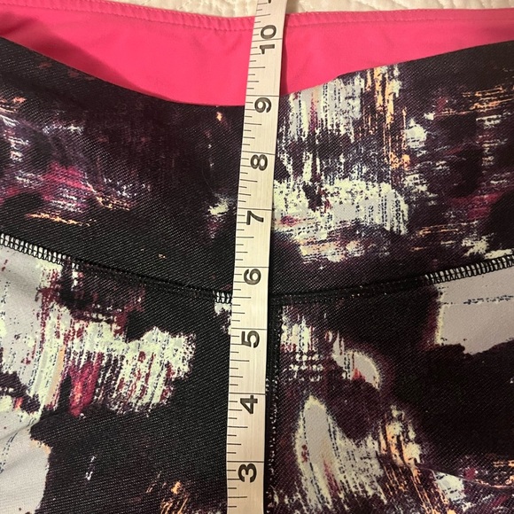 Lululemon Abstract Print Crop Leggings, size 8 - Picture 6 of 7
